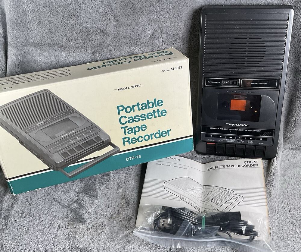 Realistic CTR-73 Portable Cassette Tape Player Recorder W/ Box & Manual Tested